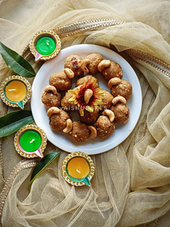 A picture of Cranberry & Mixed Nuts Besan Laddu.