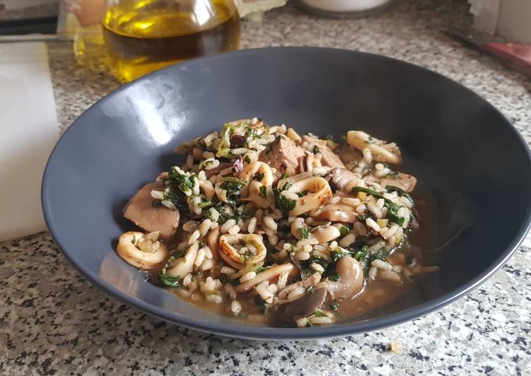 Arroz con acelgas, calamares, atún y setas