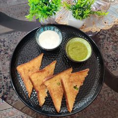 A picture of Garlic chilli butter toast.