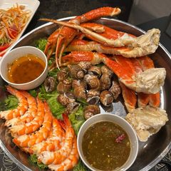 King Crab legs with Spicy Butter - WOWWWWWWEEE A picture of King Crab legs with Spicy Butter - WOWWWWWWEEE.