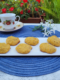 Una foto de Galletitas de garbanzo y mermelada de kiwi