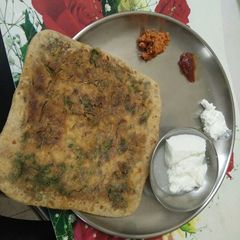 A picture of कोथिंबीर पराठा.