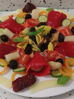 Una foto de Ensalada de pasta Arcobaleno