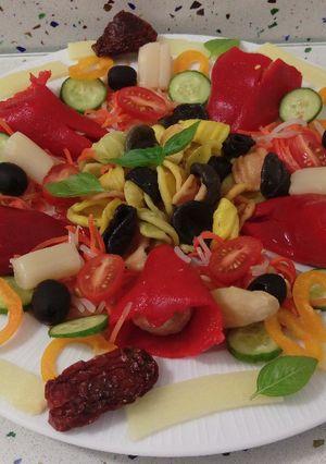 Una foto de Ensalada de pasta Arcobaleno
