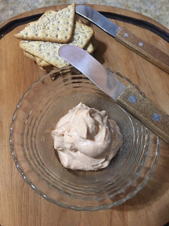 Una foto de Dip de queso crema y pimentón