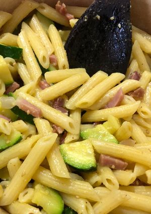 Foto di Penne speck e curcuma