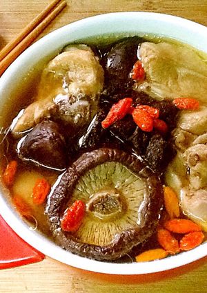 黑菜脯香菇雞湯 的食譜成品照片