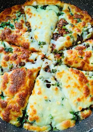 Hình của món Bánh pizza phô mai làm từ bắp cải.