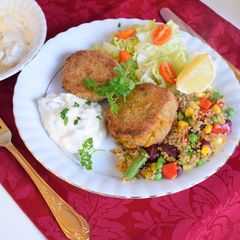 Sweet potato and mushroom fishcake, served with quinoa, mixed veggies and home made tartar sauce A picture of Sweet potato and mushroom fishcake, served with quinoa, mixed veggies and home made tartar sauce.