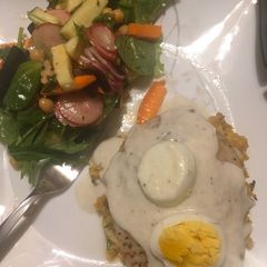 A picture of Garden Chickpea Salad.