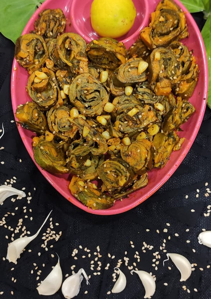 પતરવેલી ના ભજીયા (Patarveli Bhajiya Recipe In Gujarati) રેસીપી મુખ્ય ફોટો