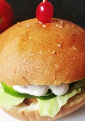 બર્ગર (Burger Recipe in Gujarati) રેસીપી મુખ્ય ફોટો