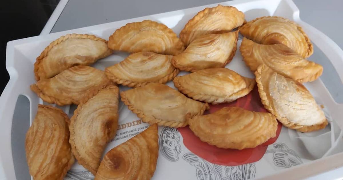 Spiral Curry Puffs Recipe By Walies Kitchen N Small Chops Cookpad