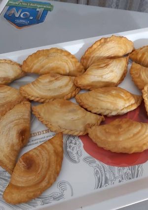 A picture of Spiral Curry puffs.