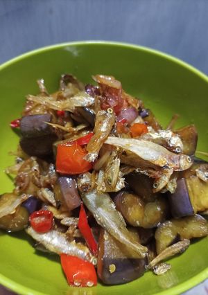Foto resep Tumis terung ungu teri