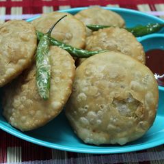 A picture of Moong Dal Khachori.