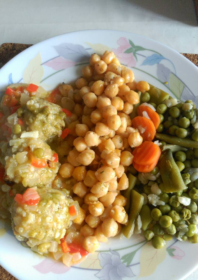 Una foto de Albóndigas de mijo con salsa de ají