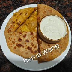 A picture of Onion potato paratha.