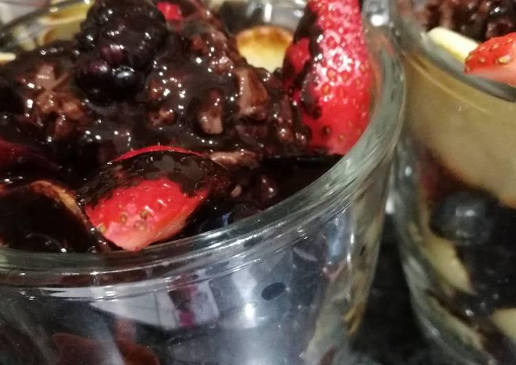 Poharas gyümölcsös palacsinta