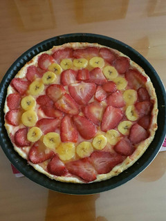 Una foto de Tarta de fresas y plátano