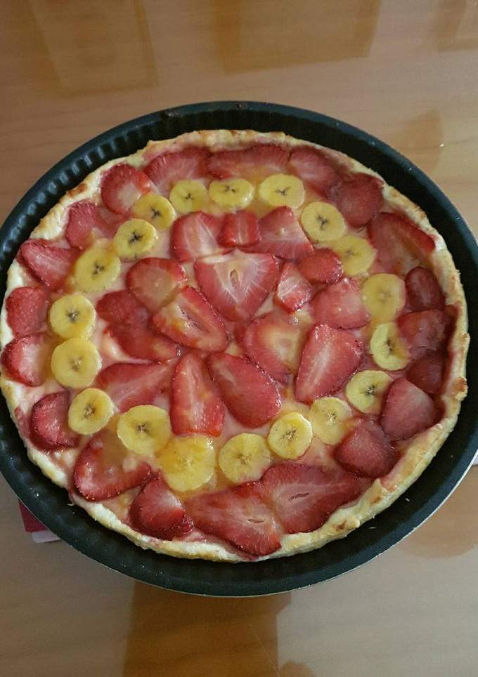 Una foto de Tarta de fresas y plátano