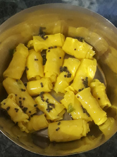 ખાંડવી (Khandvi Recipe In Gujarati) રેસીપી મુખ્ય ફોટો