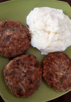 Una foto de Croquetas de jurel con puré