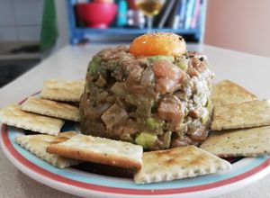 Una foto de Tartar de salmón
