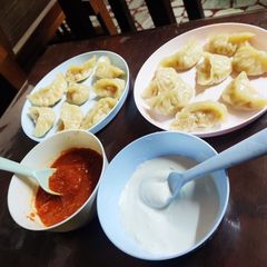 A picture of Chicken Momos or dumplings.