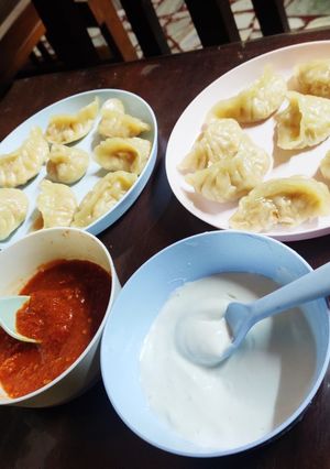 A picture of Chicken Momos or dumplings.
