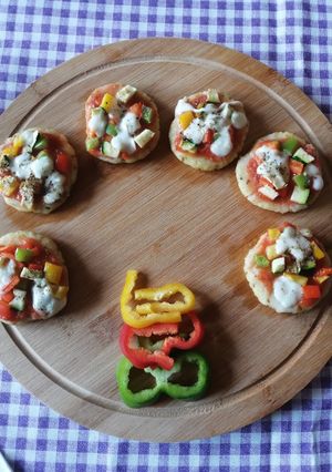 A picture of Khichu pizzette.