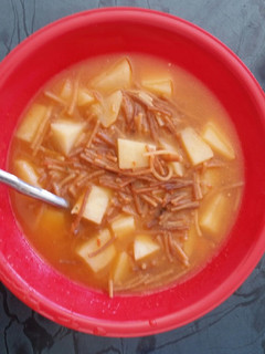 Una foto de Sopa de fideo con papas
