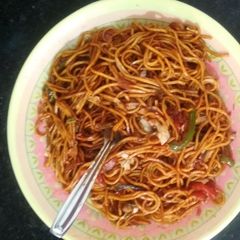 A picture of Veg hakka noodles.