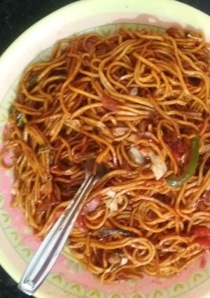 A picture of Veg hakka noodles.