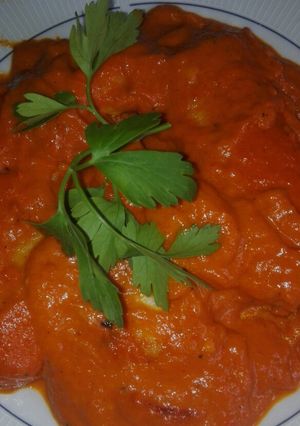 Foto principal de Lomos de merluza con salsa de piquillos