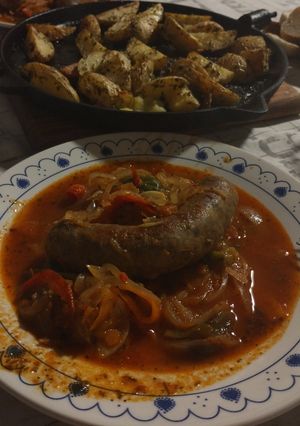 Una foto de Chorizos a la pomarola