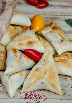 A picture of Swiss_chard_pastry_triangles.