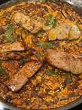 Arroz Mediterráneo en Paella al Confit de Pato y Foie con Setas