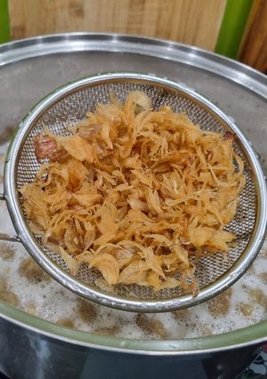 Hình của món Hành phi, tóp mỡ và mỡ hành phi để ăn dần.