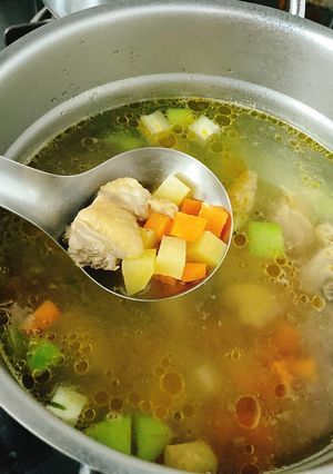 Hình của món Canh Gà Nấu Cà Rốt Khoai Tây Cho Bé.