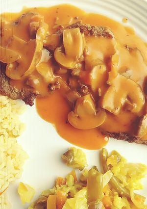 Una foto de Filete de res con salsa de champiñones