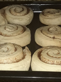 Una foto de Cinnamon roll o rollo de Canela