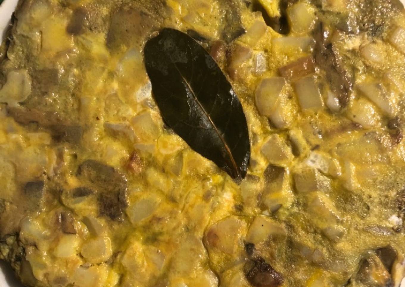 Tortilla de patata con alcachofas