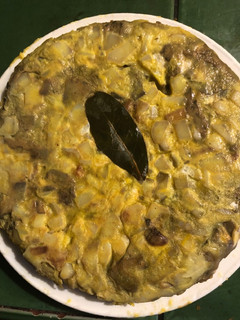Una foto de Tortilla de patata con alcachofas