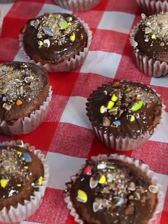 Una foto de Magdalenas de chocolate con lacasitos