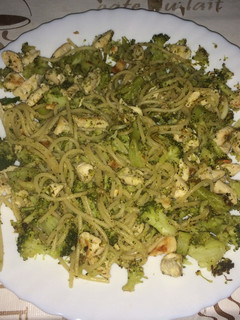 Una foto de Pasta con pechuga y brócoli