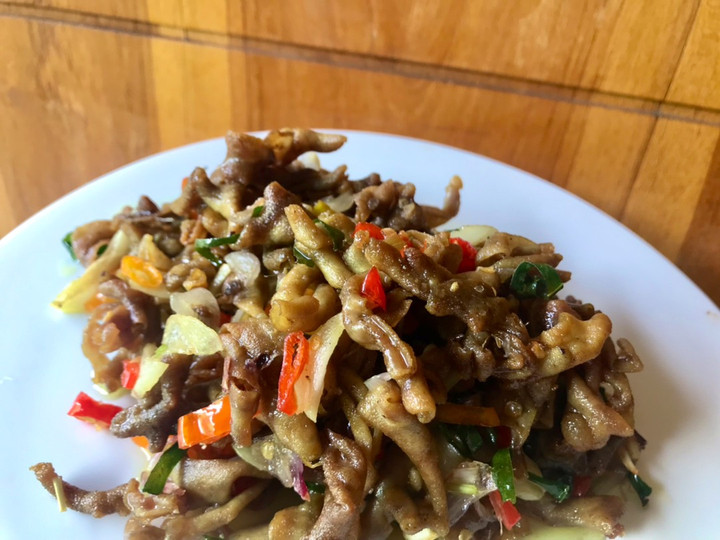 Langkah Mudah untuk Menyiapkan Tumis usus ayam daun jeruk Anti Gagal