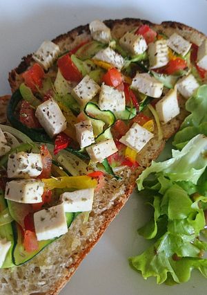 Une photo de Tartine tofu au légumes du soleil