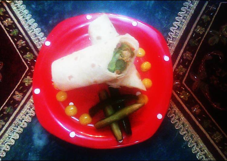 ساندويتش شاورما دجاج سوري