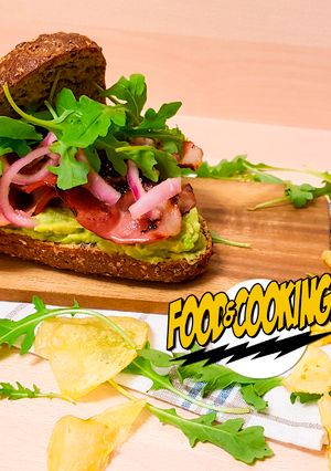 Una foto de Bocadillo B.A.C. - Bacón, Aguacate, Cebolla